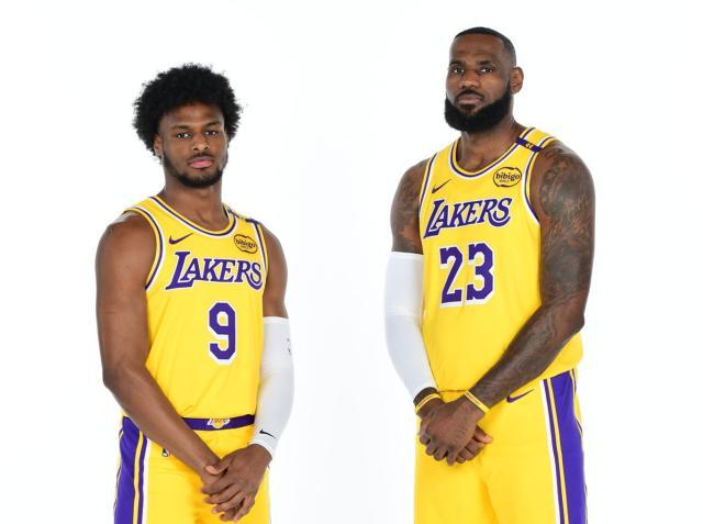 kaiyun-父子同场即将上线！詹皇为儿子站台：每天都在进步